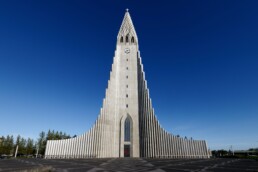 Reykjav&iacute;k's most famous landmark, Hallgr&iacute;mskirkja church.